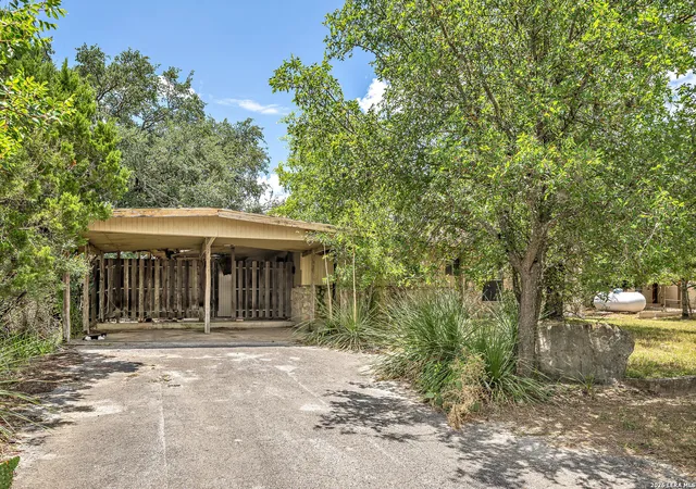 4th image of 252 Pebble Beach Rd, Lakehills, TX 78063 | MLS# 2000506