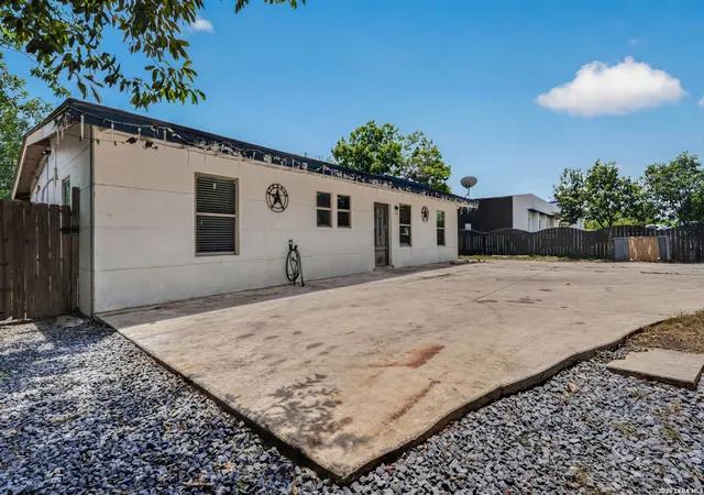 Photo 3 of Single family home for sale at 6134 Bright Valley Dr, San Antonio, TX 78242 | MLS# 2000536 | Listing updated on 2026-07-15