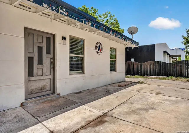 Photo 3 of Single family home for sale at 6134 Bright Valley Dr, San Antonio, TX 78242 | MLS# 2000536 | Listing updated on 2026-07-15