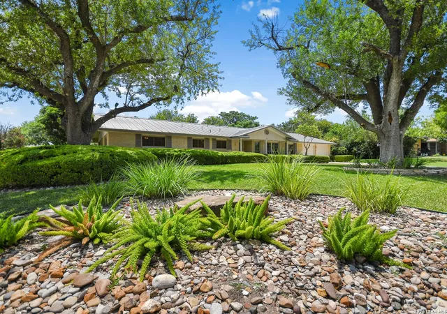 Photo 3 of Single family home for sale at 134 Meadowood Ln, San Antonio, TX 78216 | MLS# 2000543 | Listing updated on 2026-09-12