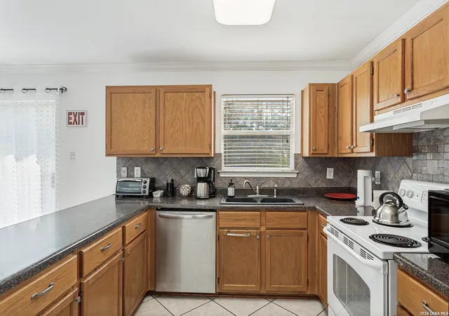 Photo 4 of Single family home for sale at 704 Leopard Holw, San Antonio, TX 78251 | MLS# 2000552 | Listing updated on 2026-08-28