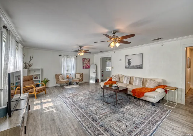 3rd image of 806 N Getty St, Uvalde, TX 78801 | MLS# 2000555