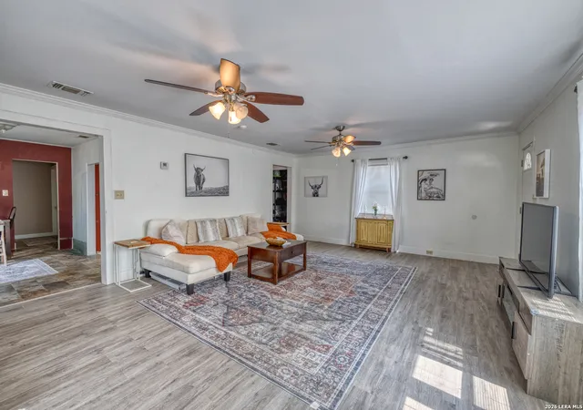 4th image of 806 N Getty St, Uvalde, TX 78801 | MLS# 2000555