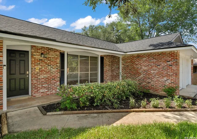 Photo 3 of Sale Pending at 2925 Wacos Dr, San Antonio, TX 78238 | MLS# 2000559 | Listing updated on 2026-08-05