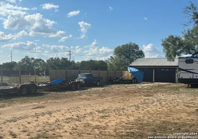 3rd image of 507 Mulberry St, Jourdanton, TX 78026 | MLS# 2000567
