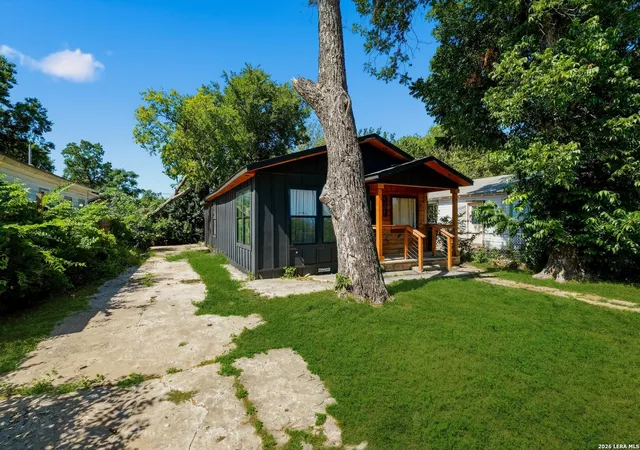 image of 3014 El Paso St, San Antonio, TX 78207 | MLS# 2000573