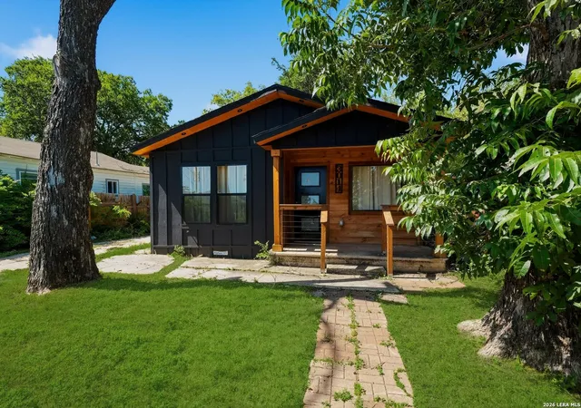 image of 3014 El Paso St, San Antonio, TX 78207 | MLS# 2000573