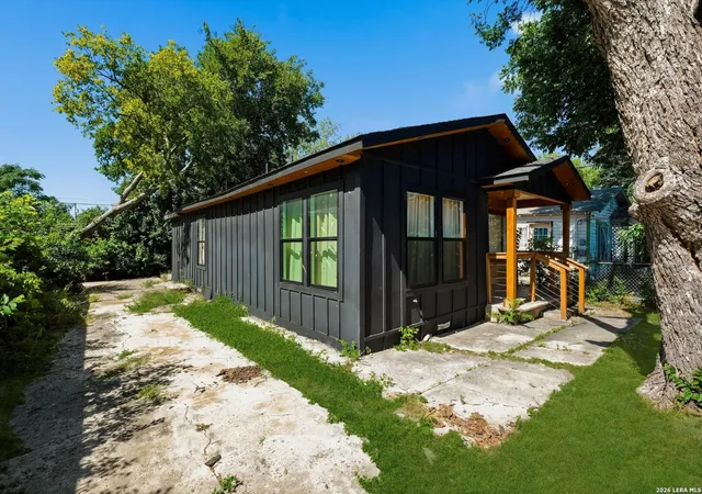 image of 3014 El Paso St, San Antonio, TX 78207 | MLS# 2000573