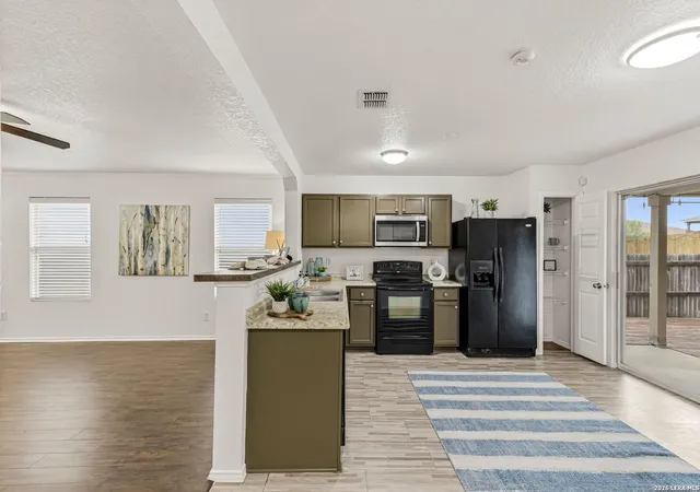 Photo 4 of Sale Pending at 3519 Ashleaf Wls, San Antonio, TX 78261 | MLS# 2000587 | Listing updated on 2026-07-31