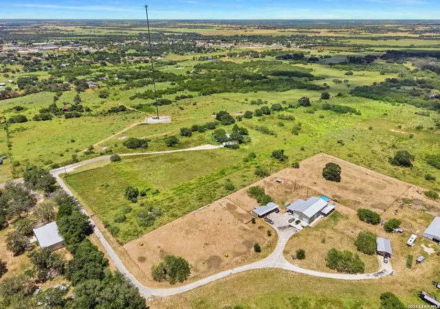 2nd image of 802 Wolf, La Vernia, TX 78121 | MLS# 2000598