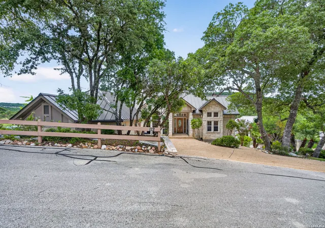 Photo 2 of Sale Pending at 112 Hummingbird Hill Dr, Boerne, TX 78006 | MLS# 2000607 | Listing updated on 2026-09-11