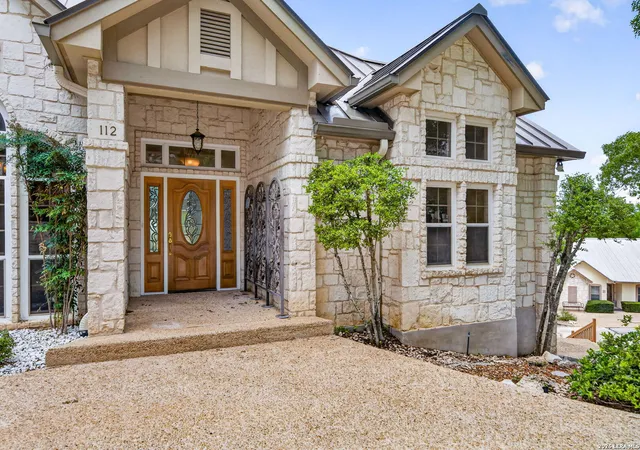 Photo 3 of Sale Pending at 112 Hummingbird Hill Dr, Boerne, TX 78006 | MLS# 2000607 | Listing updated on 2026-09-11