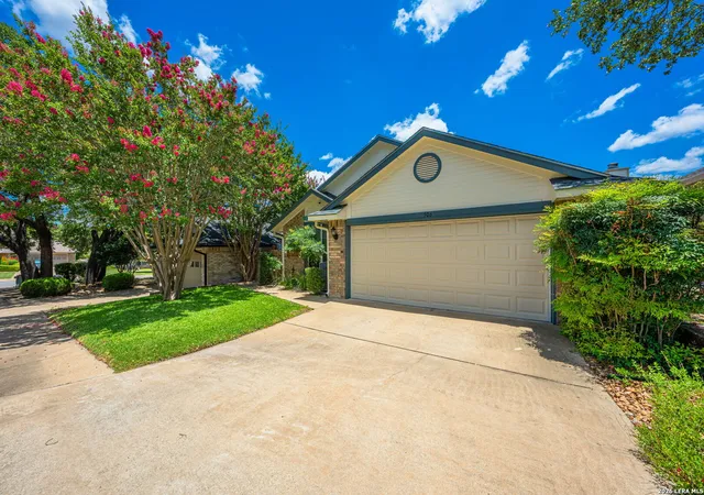 Photo 2 of Sale Pending at 506 Fitch St, Kerrville, TX 78028 | MLS# 2000632 | Listing updated on 2026-08-03