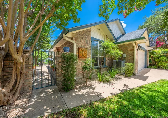 Photo 3 of Sale Pending at 506 Fitch St, Kerrville, TX 78028 | MLS# 2000632 | Listing updated on 2026-08-03