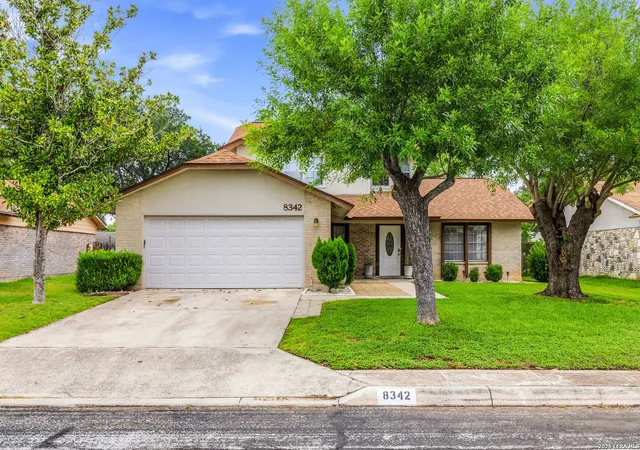 Photo 3 of Sale Pending at 8342 Thorncliff Dr, San Antonio, TX 78250 | MLS# 2000640 | Listing updated on 2026-08-28