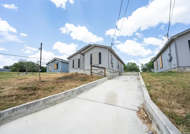 Photo 2 of Single family home for sale at 1007 Yucca St, San Antonio, TX 78220 | MLS# 2000648 | Listing updated on 2026-09-13