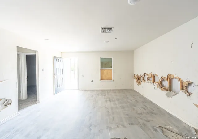 Photo 4 of Single family home for sale at 1007 Yucca St, San Antonio, TX 78220 | MLS# 2000648 | Listing updated on 2026-09-13