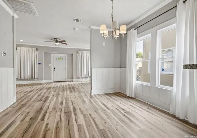 Photo 3 of Sale Pending at 1629 W Woodlawn, San Antonio, TX 78201 | MLS# 2000653 | Listing updated on 2026-09-10