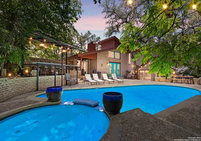 Photo 1 of Sale Pending at 3511 Hunters Cir, San Antonio, TX 78230 | MLS# 2000658 | Listing updated on 2026-09-17