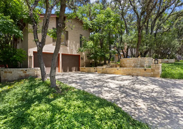 Photo 4 of Sale Pending at 3511 Hunters Cir, San Antonio, TX 78230 | MLS# 2000658 | Listing updated on 2026-09-17