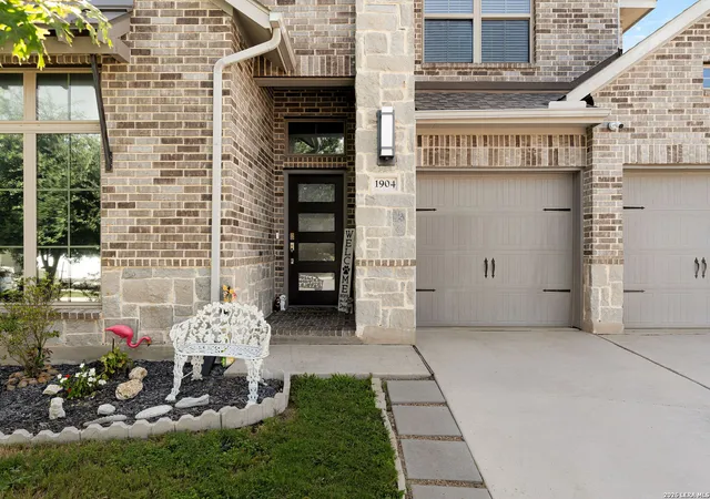 Photo 4 of Single family home for sale at 1904 High Bank Ct, Seguin, TX 78155 | MLS# 2000675 | Listing updated on 2026-08-16