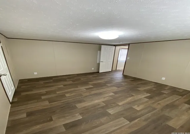Photo 4 of Single family home for sale at 846 Inglewood Dr, Canyon Lake, TX 78133 | MLS# 2000707 | Listing updated on 2026-07-26