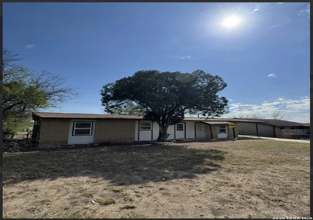 Photo 2 of Single family home for sale at 174 Oak Valley Dr, San Antonio, TX 78227 | MLS# 2000710 | Listing updated on 2026-07-26