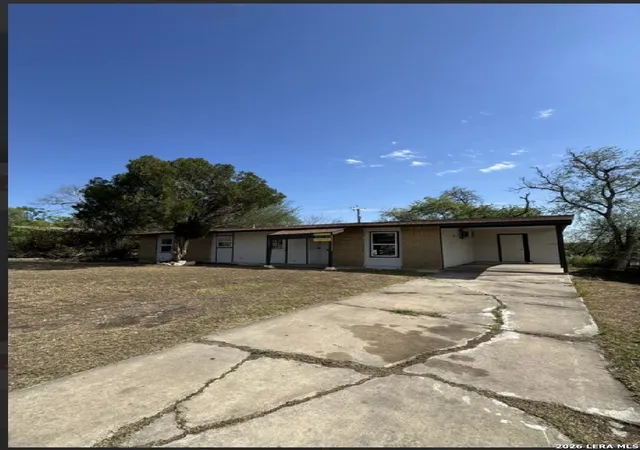 Photo 3 of Single family home for sale at 174 Oak Valley Dr, San Antonio, TX 78227 | MLS# 2000710 | Listing updated on 2026-07-26