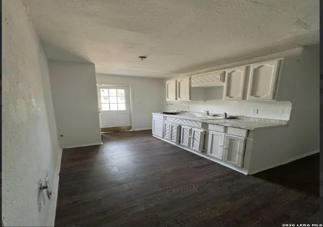 Photo 4 of Single family home for sale at 174 Oak Valley Dr, San Antonio, TX 78227 | MLS# 2000710 | Listing updated on 2026-07-26