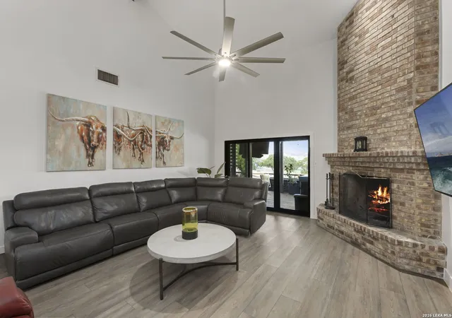 image of 107 Tapatio Dr E, Boerne, TX 78006 | MLS# 2000741