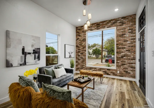 2nd image of 520 W Mistletoe, San Antonio, TX 78212 | MLS# 2000746