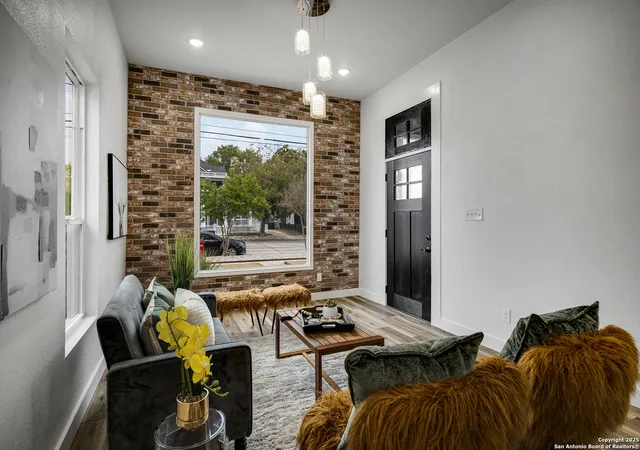4th image of 520 W Mistletoe, San Antonio, TX 78212 | MLS# 2000746