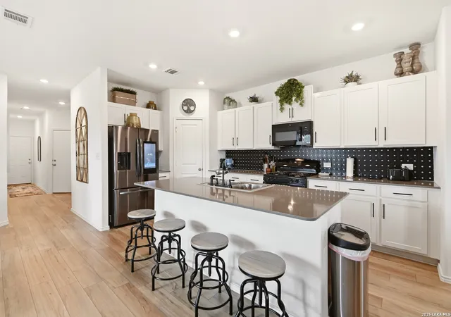 2nd image of 304 Sonterra Dr, San Marcos, TX 78666 | MLS# 2000773