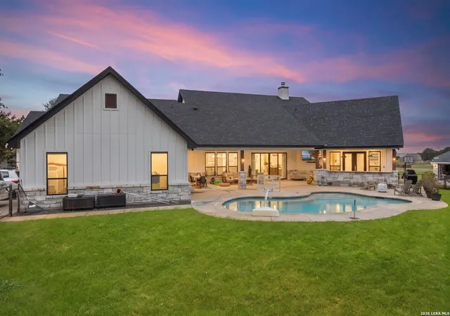 2nd image of 121 N Tranquility Dr, La Vernia, TX 78121 | MLS# 2000791