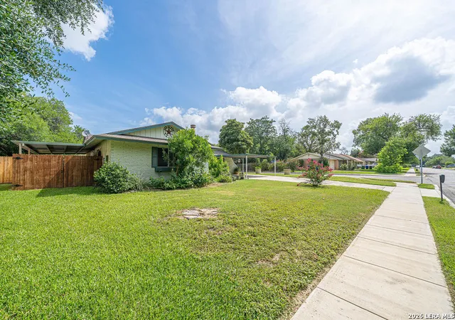Photo 3 of Sale Pending at 4043 Willow Green Dr, San Antonio, TX 78217 | MLS# 2000812 | Listing updated on 2026-08-06