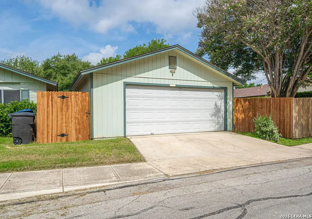 Photo 4 of Sale Pending at 4043 Willow Green Dr, San Antonio, TX 78217 | MLS# 2000812 | Listing updated on 2026-08-06