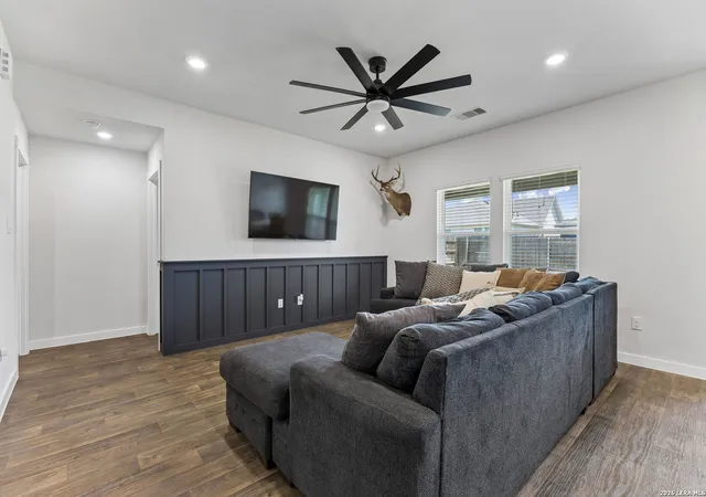 Photo 2 of Single family home for sale at 109 Netherland St, San Marcos, TX 78666 | MLS# 2000819 | Listing updated on 2026-09-10