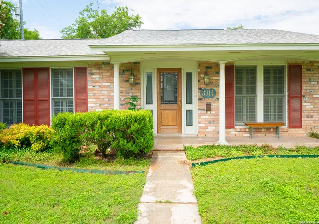 Photo 2 of Sale Pending at 3914 Starhill Dr, San Antonio, TX 78218 | MLS# 2000835 | Listing updated on 2026-08-05