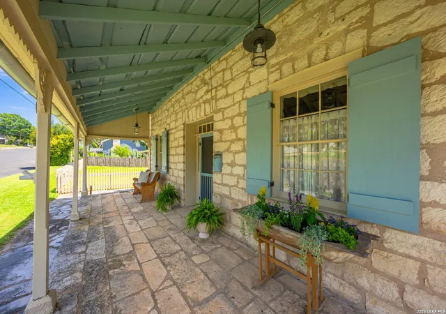 Photo 3 of Single family home for sale at 419 W San Antonio St, Fredericksburg, TX 78624 | MLS# 2000875 | Listing updated on 2026-07-27