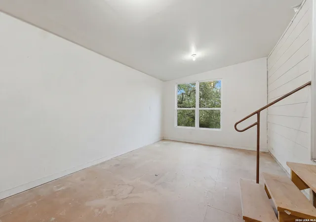 Photo 35 of Single family home for sale at 401 Lorne Rd, Canyon Lake, TX 78133 | MLS# 2000877 | Listing updated on 2026-09-14
