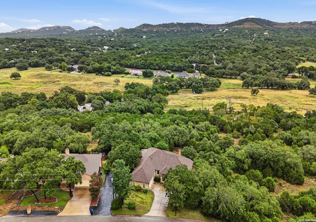 Photo 3 of Single family home for sale at 401 Lorne Rd, Canyon Lake, TX 78133 | MLS# 2000877 | Listing updated on 2026-09-14