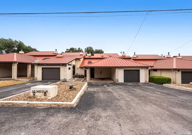 3rd image of 315 Watts Ln, Canyon Lake, TX 78133