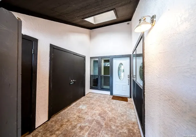 5th image of 315 Watts Ln, Canyon Lake, TX 78133