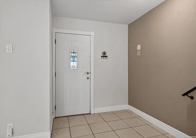 Photo 3 of Condo for sale at 7322 Oak Manor Dr #44, San Antonio, TX 78229 | MLS# 2000898 | Listing updated on 2026-09-14