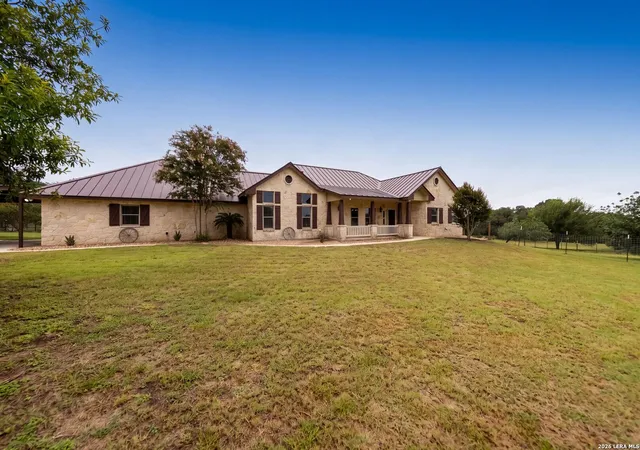 Photo 3 of Single family home for sale at 147 Rambling Trl, La Vernia, TX 78121 | MLS# 2000903 | Listing updated on 2026-09-08