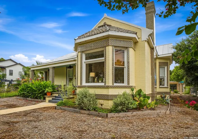 Photo 3 of Sale Pending at 302 Lavaca Street, San Antonio, TX 78210 | MLS# 2000937 | Listing updated on 2026-09-25
