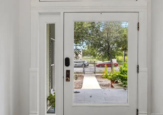 Photo 4 of Sale Pending at 302 Lavaca Street, San Antonio, TX 78210 | MLS# 2000937 | Listing updated on 2026-09-25