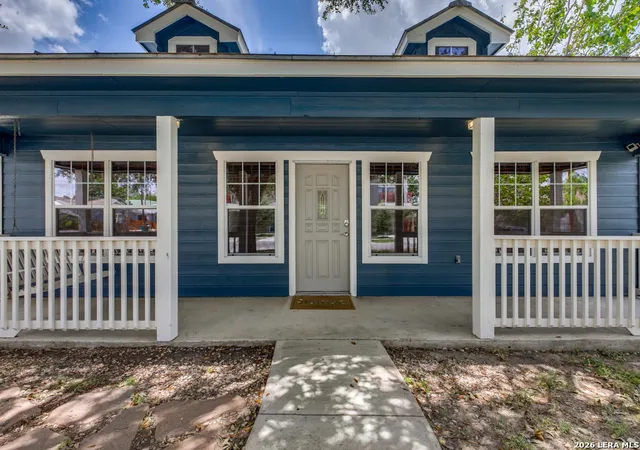 Photo 3 of Single family home for sale at 511 S Mesquite St, San Antonio, TX 78203 | MLS# 2000938 | Listing updated on 2026-09-30