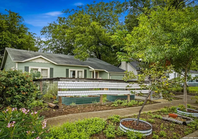 2nd image of 2022 W Craig Pl, San Antonio, TX 78201 | MLS# 2000942