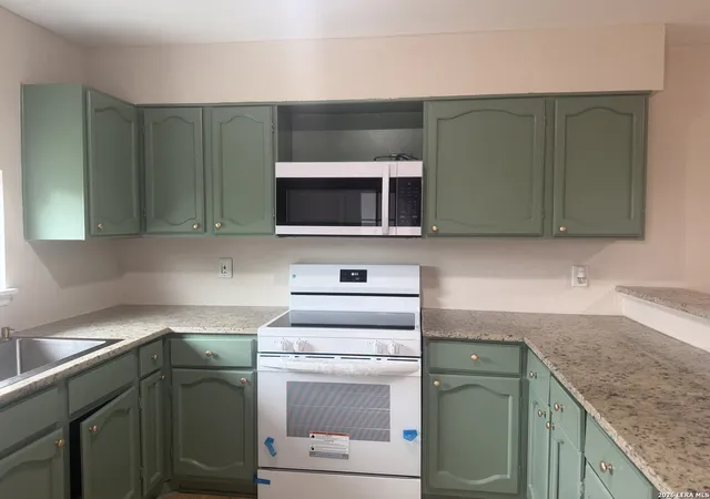 Photo 3 of Single family home for sale at 1303 Klondike St, San Antonio, TX 78245 | MLS# 2000947 | Listing updated on 2026-10-07
